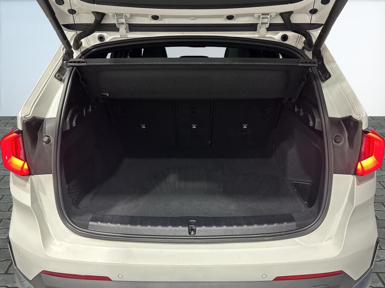 2023 BMW X1 xDrive28i AWD / NAVI / Leather / Panoramic Roof / Photo