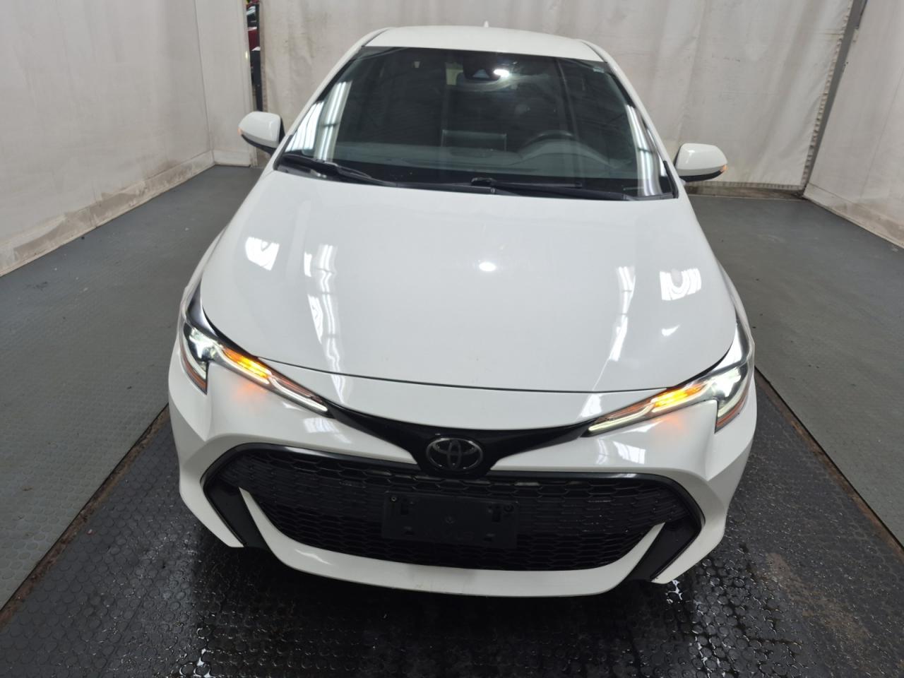 2022 Toyota Corolla Hatchback FWD l 2.0L l Fuel Saver l LDW l BSM l 4CYL Photo4