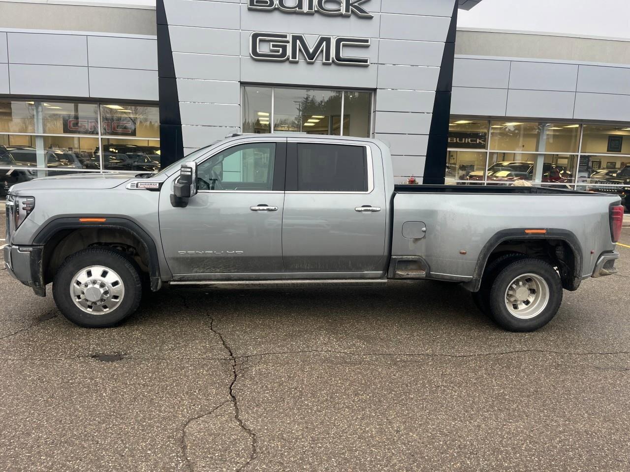 2025 GMC Sierra 3500HD 4WD Crew Cab 172  Denali Photo