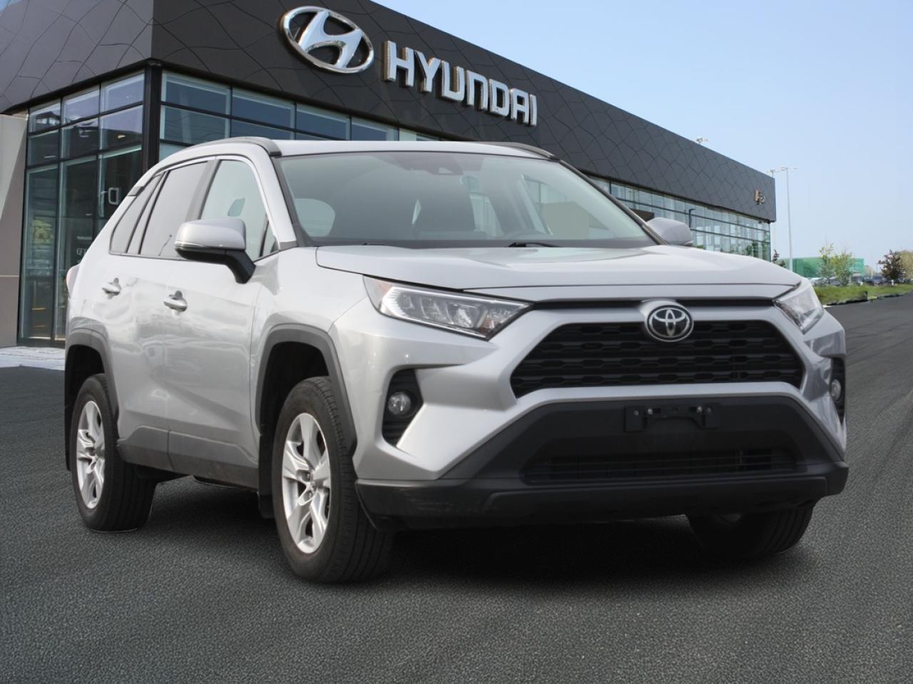 2020 Toyota RAV4 XLE  AWD/ Heated Seats / Blind Spot / Camera Photo2