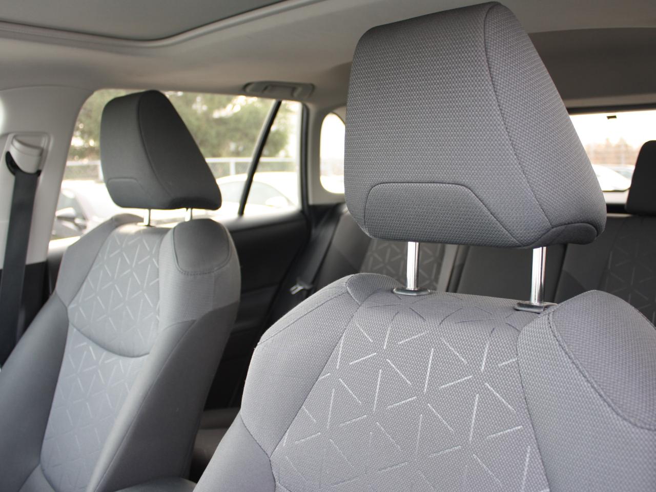 2020 Toyota RAV4 XLE  AWD/ Heated Seats / Blind Spot / Camera Photo