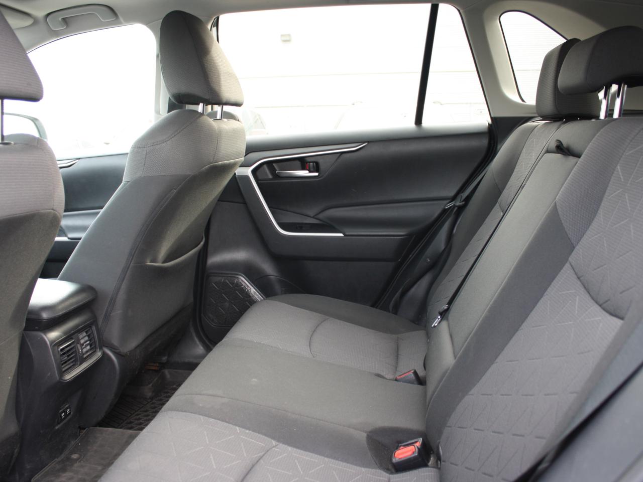 2020 Toyota RAV4 XLE  AWD/ Heated Seats / Blind Spot / Camera Photo