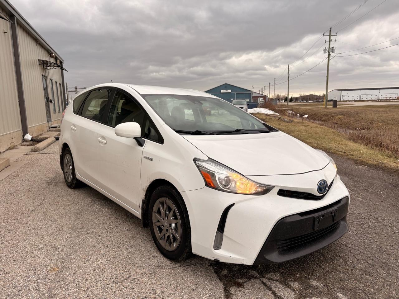 2018 Toyota Prius v Auto Photo2