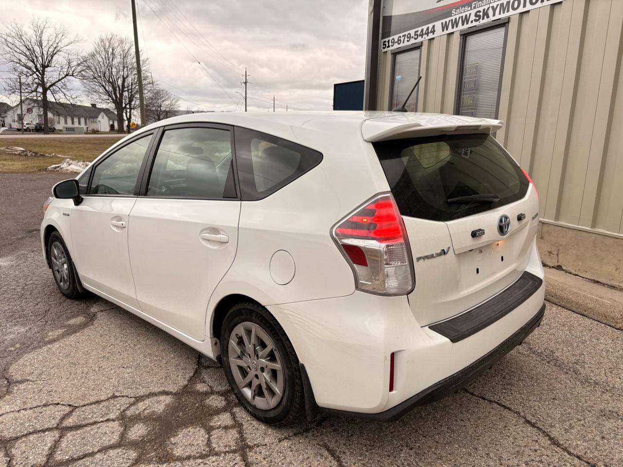 2018 Toyota Prius v Auto Photo
