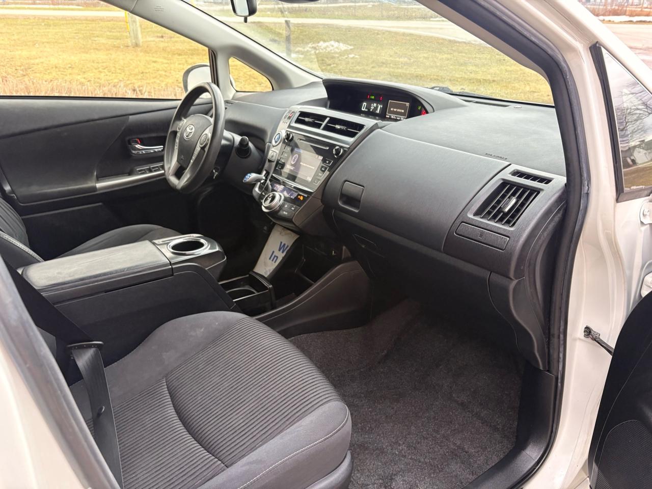 2018 Toyota Prius v Auto Photo