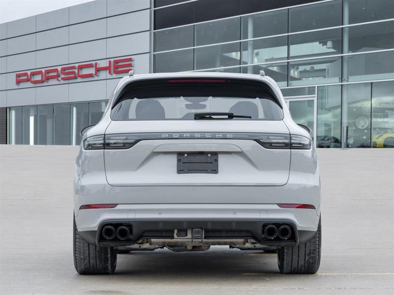 2023 Porsche Cayenne Platinum Edition E-Hybrid AWD Existing Warranty Va Photo