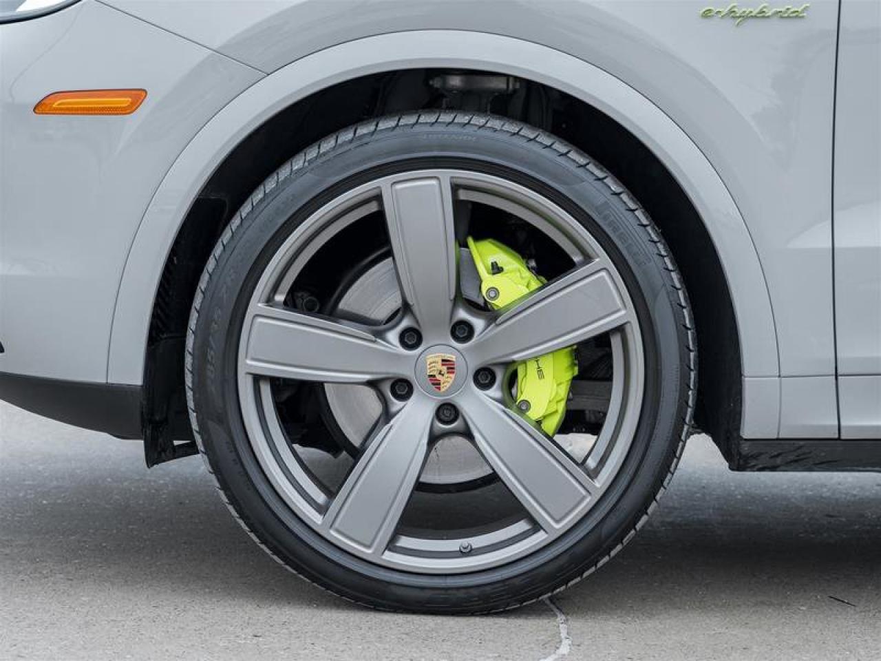 2023 Porsche Cayenne Platinum Edition E-Hybrid AWD Existing Warranty Va Photo