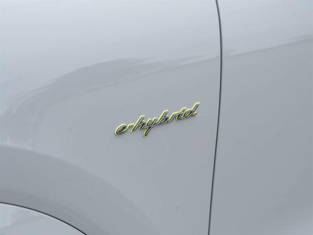 2023 Porsche Cayenne Platinum Edition E-Hybrid AWD Existing Warranty Va Photo