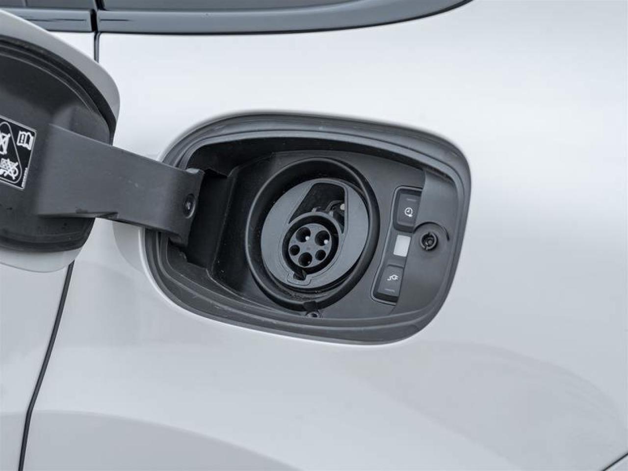 2023 Porsche Cayenne Platinum Edition E-Hybrid AWD Existing Warranty Va Photo