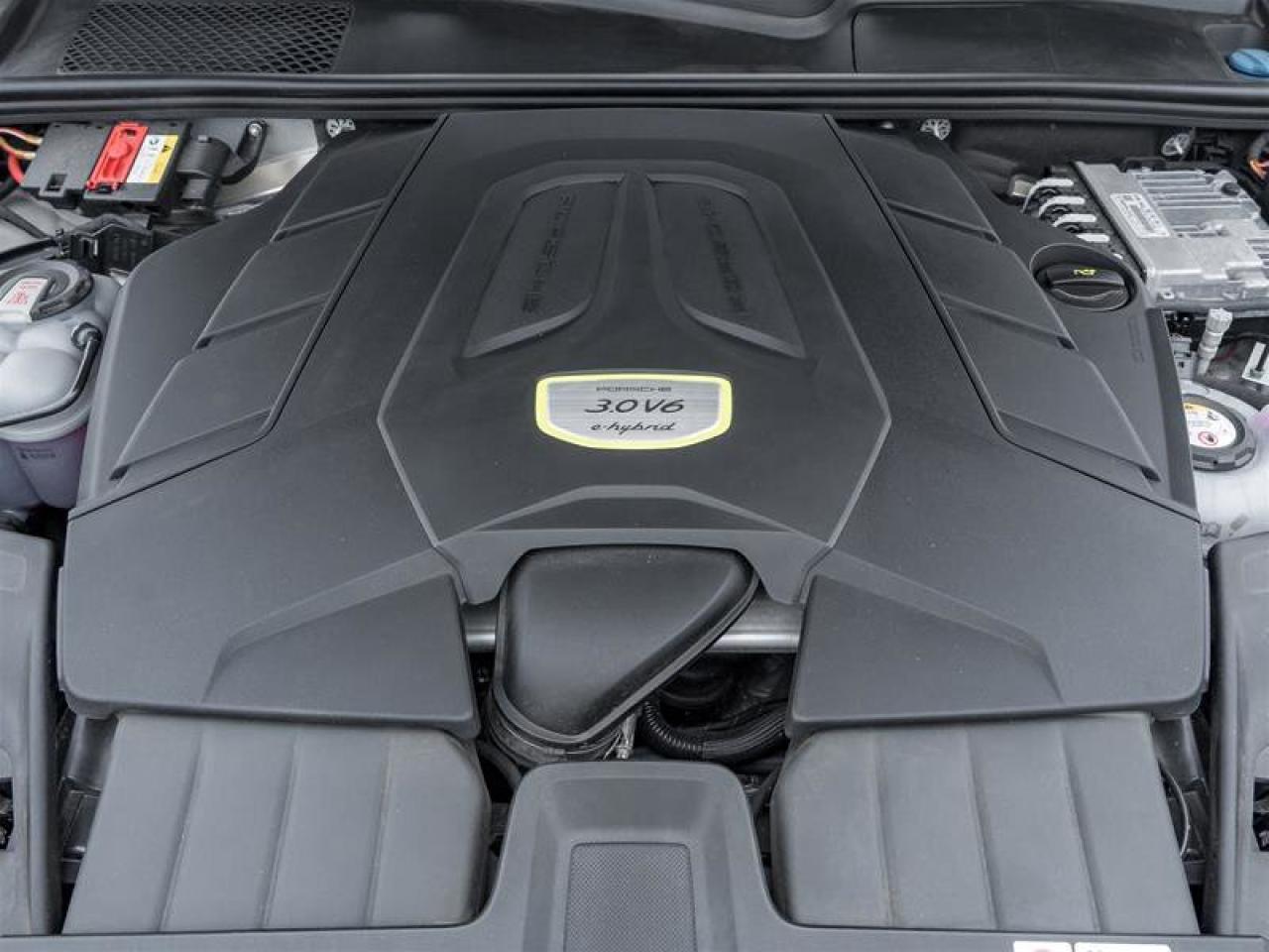 2023 Porsche Cayenne Platinum Edition E-Hybrid AWD Existing Warranty Va Photo