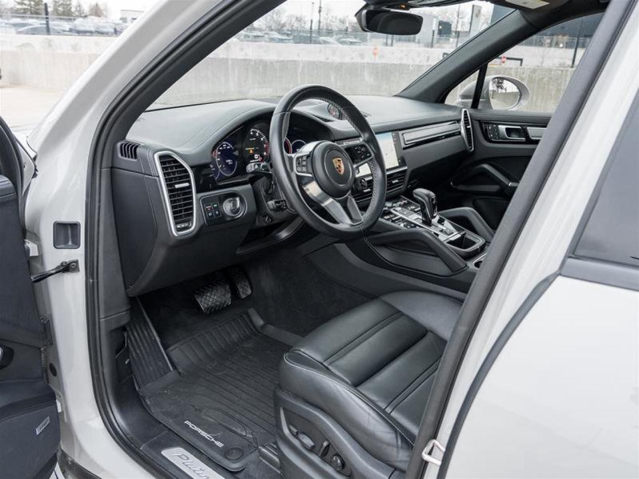 2023 Porsche Cayenne Platinum Edition E-Hybrid AWD Existing Warranty Va Photo