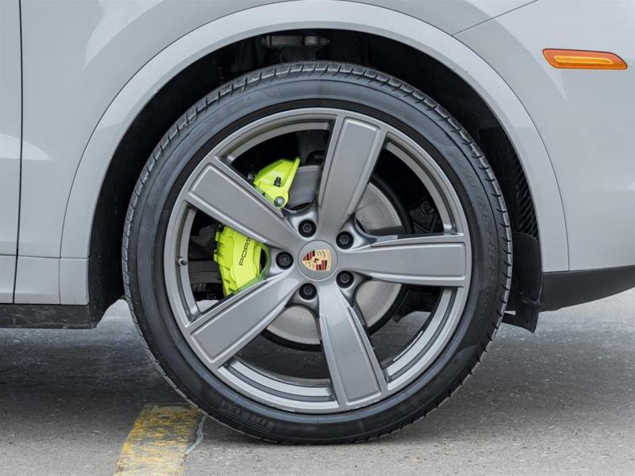 2023 Porsche Cayenne Platinum Edition E-Hybrid AWD Existing Warranty Va Photo