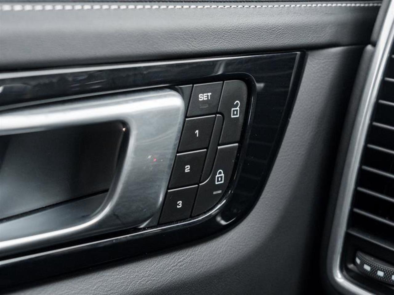 2023 Porsche Cayenne Platinum Edition E-Hybrid AWD Existing Warranty Va Photo