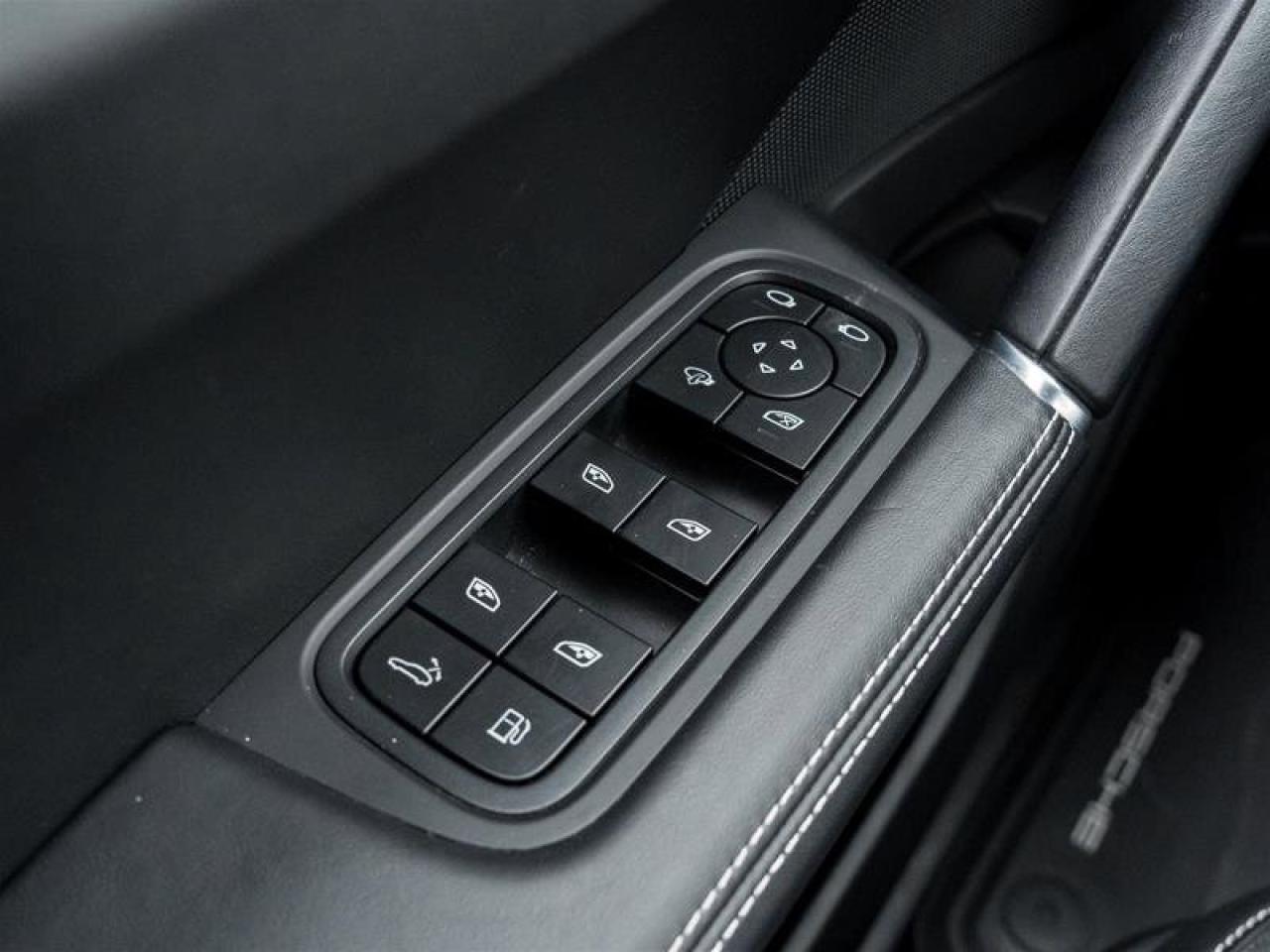 2023 Porsche Cayenne Platinum Edition E-Hybrid AWD Existing Warranty Va Photo