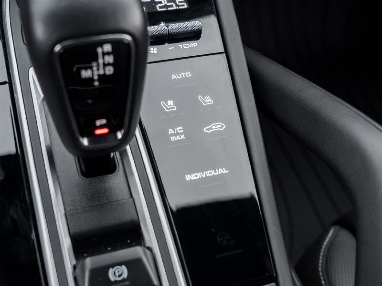 2023 Porsche Cayenne Platinum Edition E-Hybrid AWD Existing Warranty Va Photo