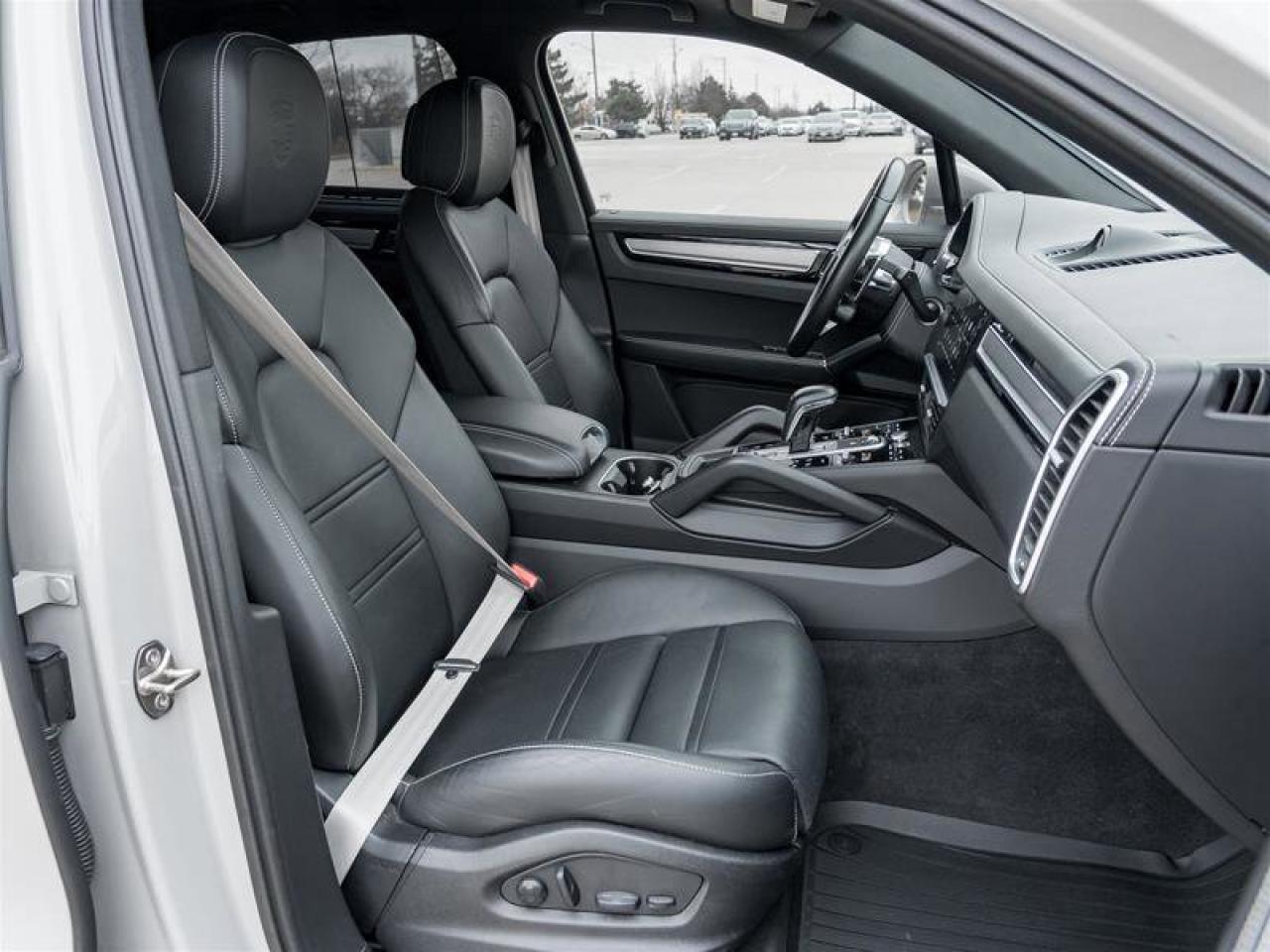 2023 Porsche Cayenne Platinum Edition E-Hybrid AWD Existing Warranty Va Photo