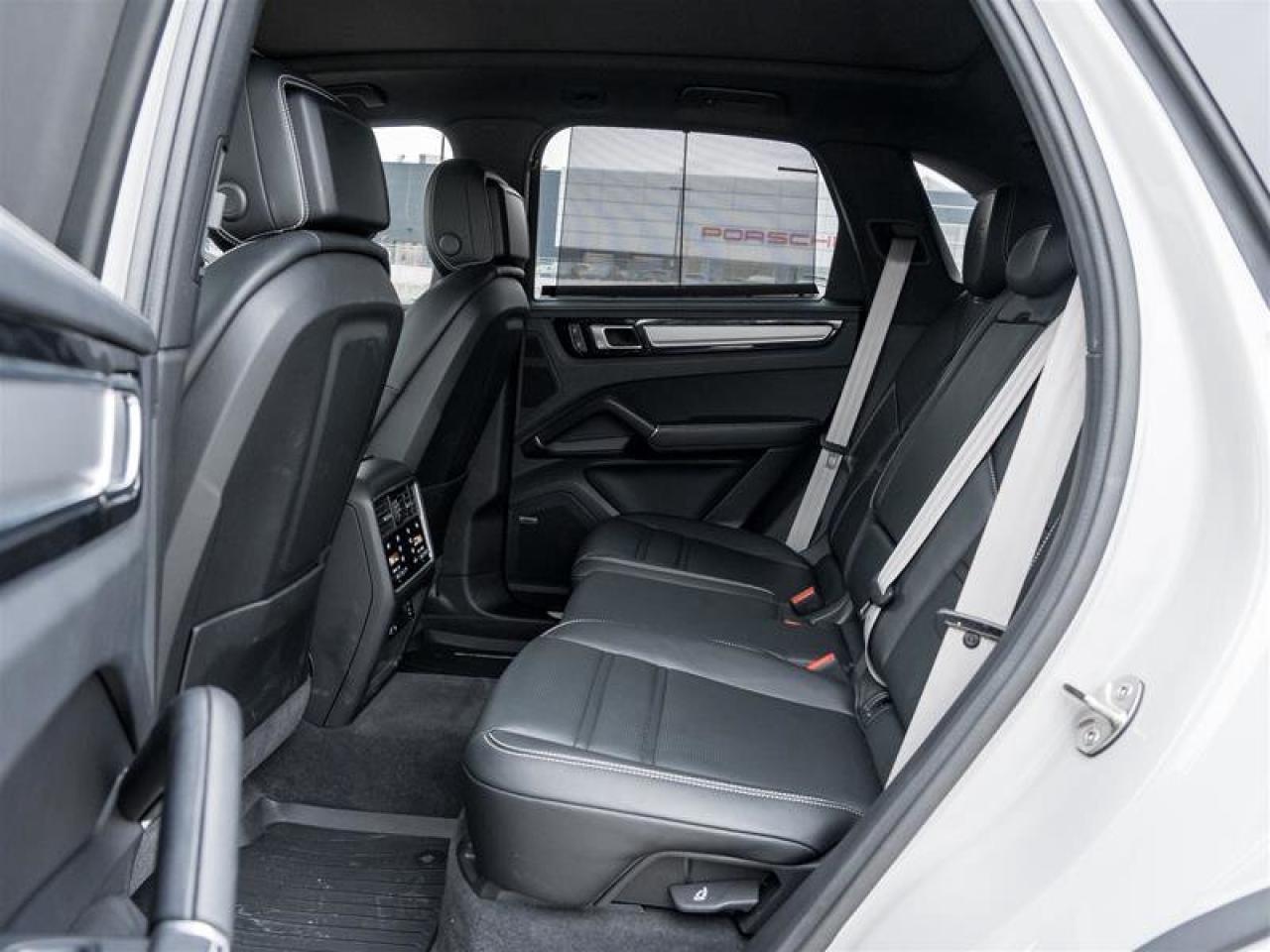 2023 Porsche Cayenne Platinum Edition E-Hybrid AWD Existing Warranty Va Photo