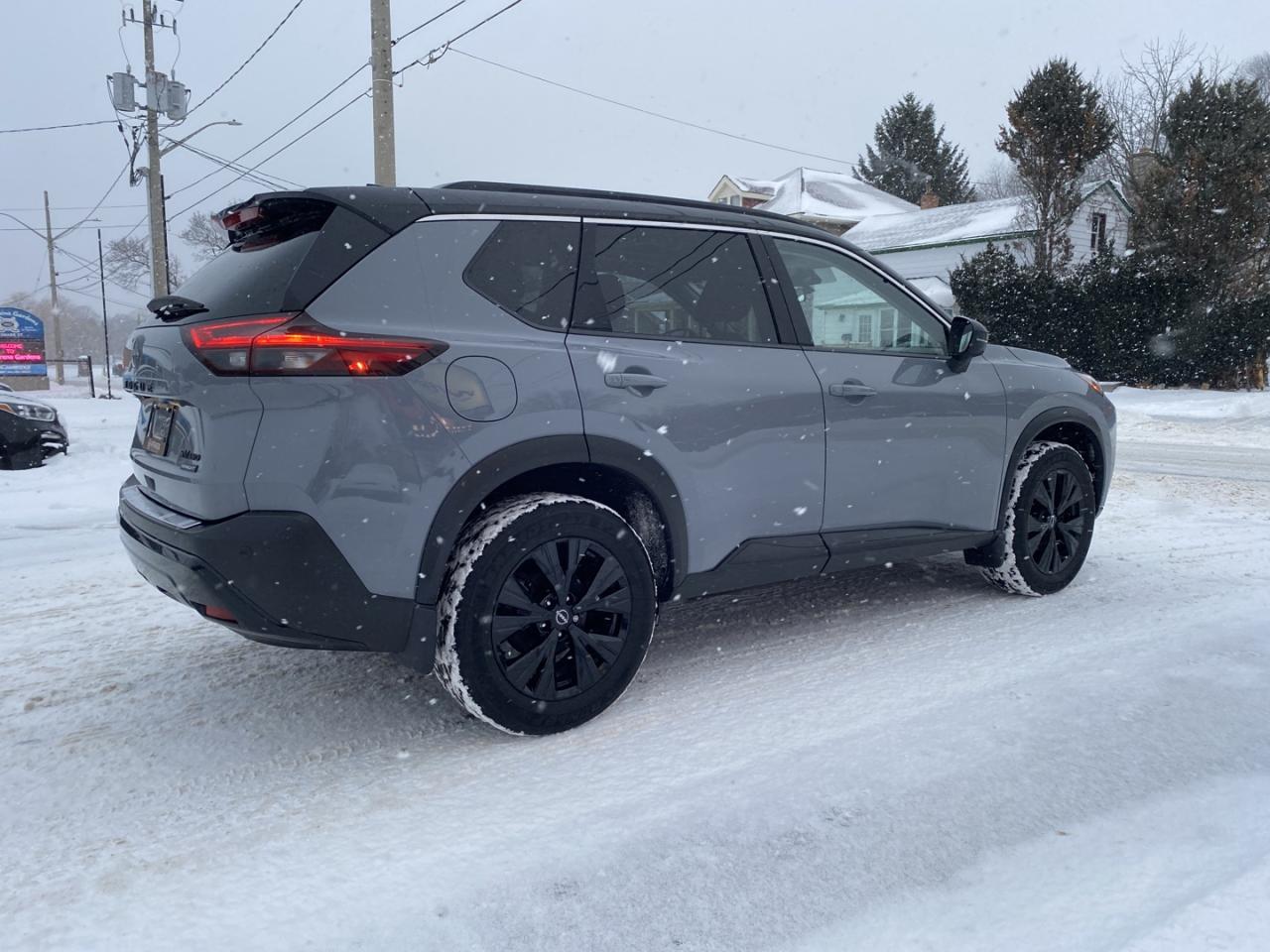 2023 Nissan Rogue SV AWD,  Midnight Edition Photo2
