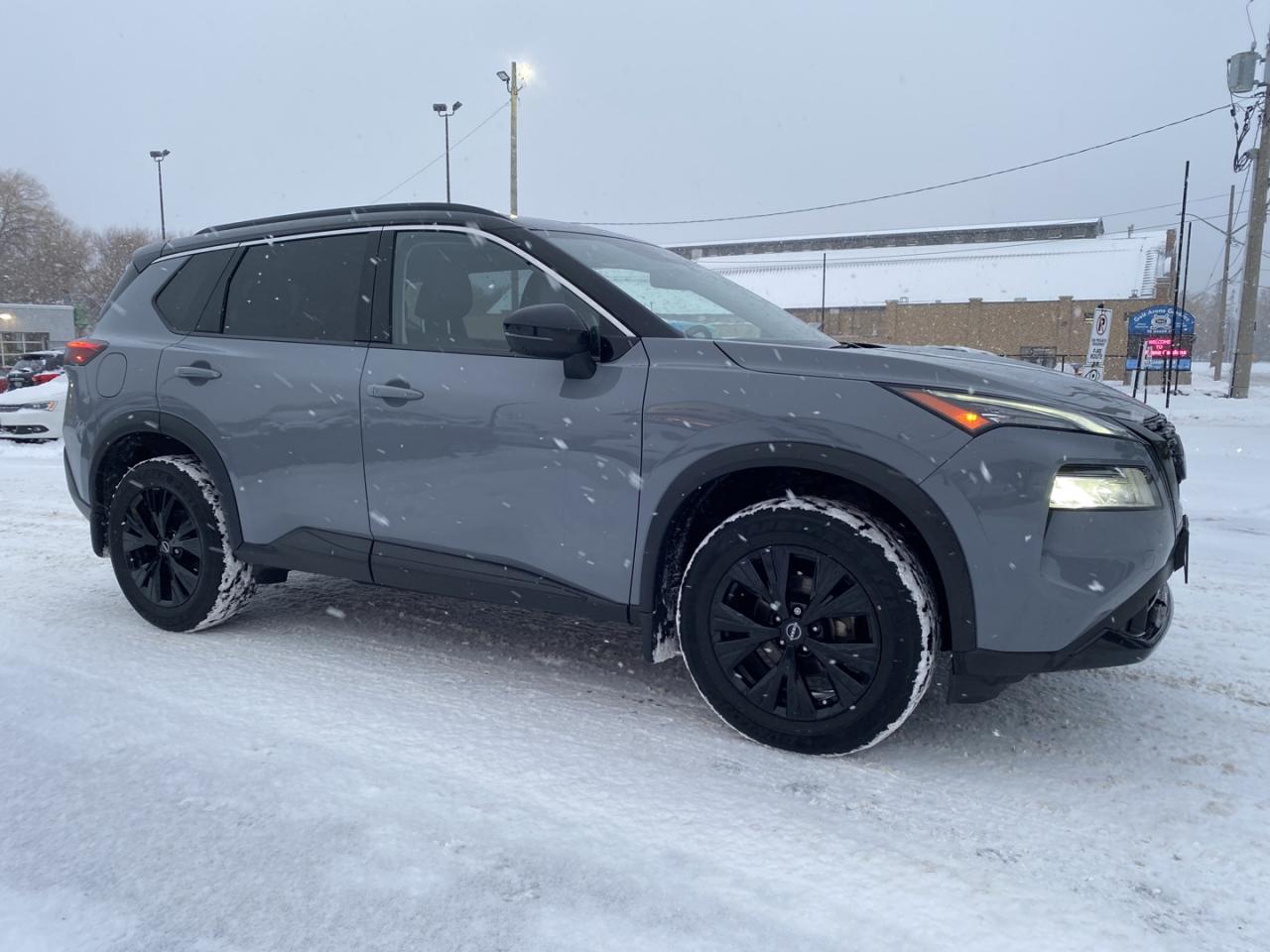 2023 Nissan Rogue SV AWD,  Midnight Edition Photo3