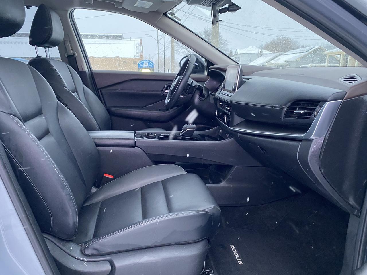 2023 Nissan Rogue SV AWD,  Midnight Edition Photo