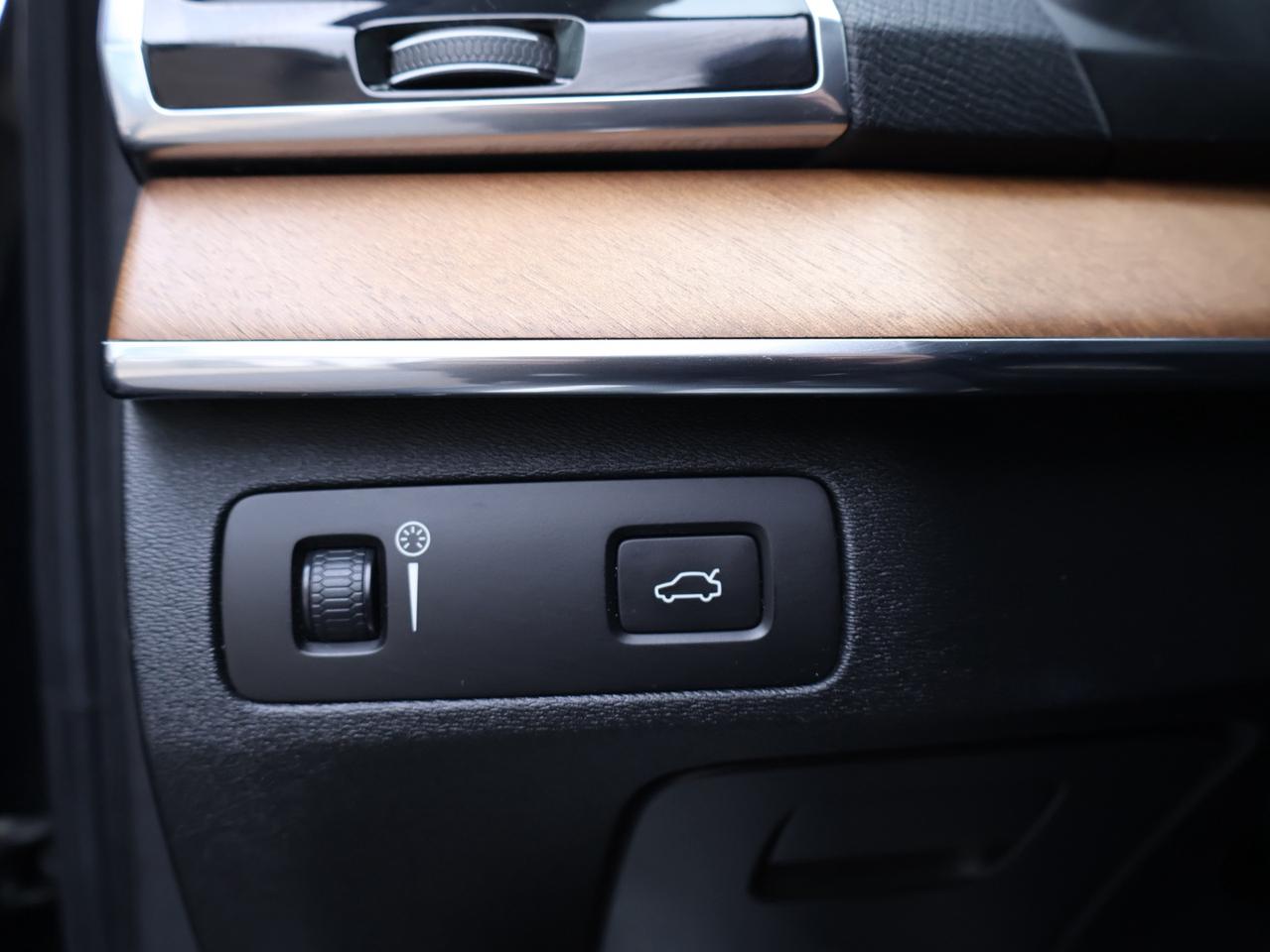 2018 Volvo XC90 T6 INSCRITION AWD CERTIFIED *7 SEATS*VOLVO MAINTAIN* CAMERA NAV BLUETOOTH LEATHER HEATED SEATS PANO ROOF CRUISE ALLOYS Photo