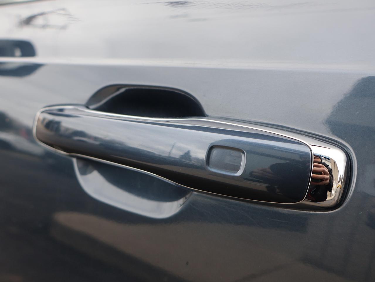 2018 Volvo XC90 T6 INSCRITION AWD CERTIFIED *7 SEATS*VOLVO MAINTAIN* CAMERA NAV BLUETOOTH LEATHER HEATED SEATS PANO ROOF CRUISE ALLOYS Photo