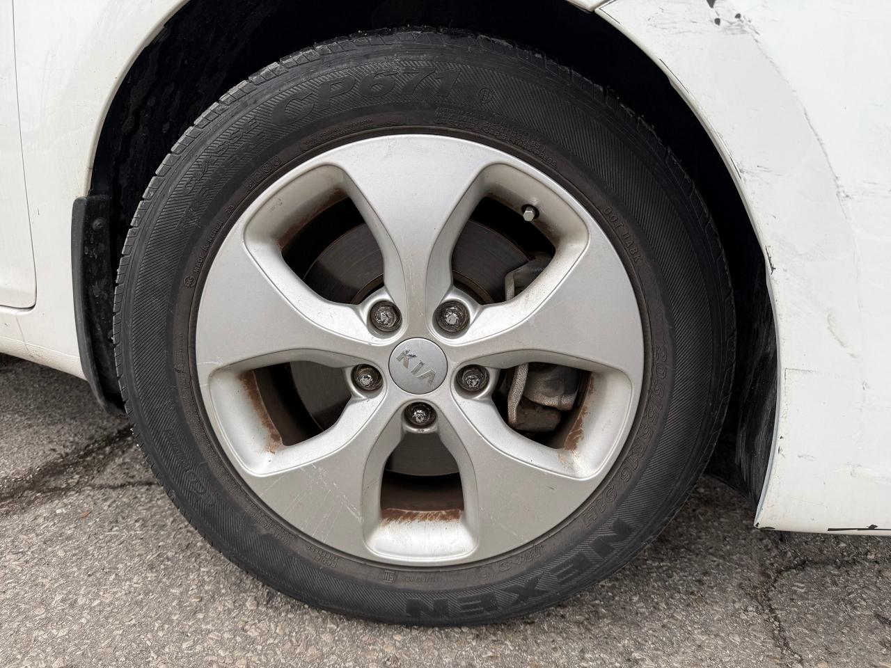 2014 Kia Rondo LX w/3rd Row *95,000KMS*SAFETY INCL*7 PASS* Photo