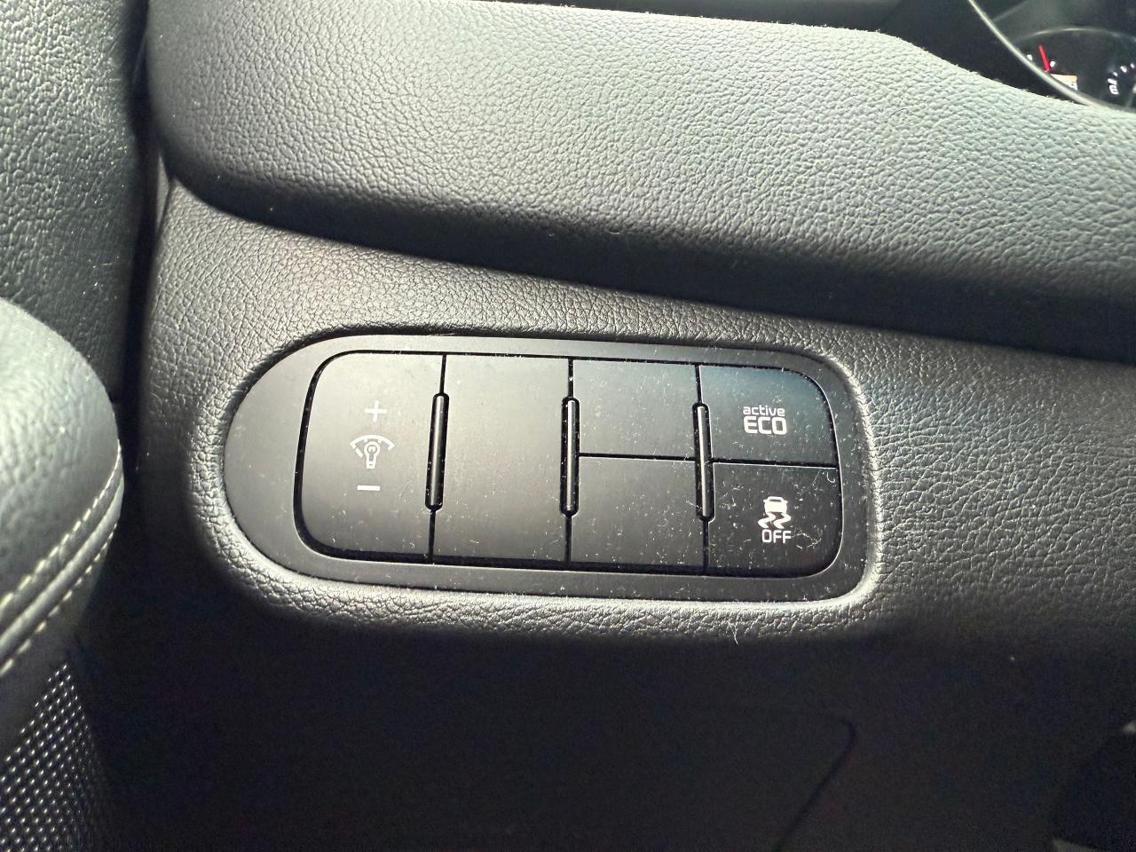 2014 Kia Rondo LX w/3rd Row *95,000KMS*SAFETY INCL*7 PASS* Photo