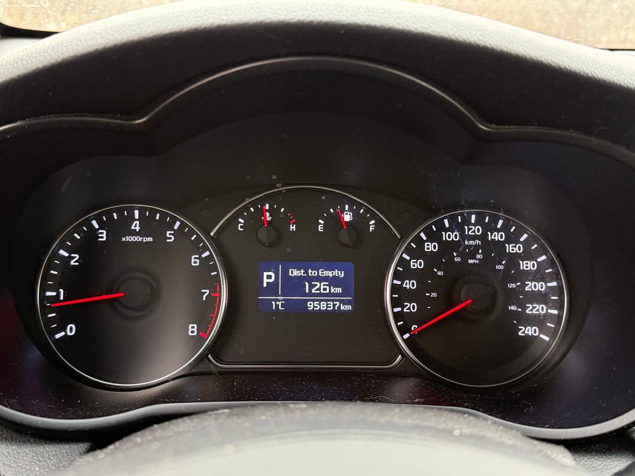 2014 Kia Rondo LX w/3rd Row *95,000KMS*SAFETY INCL*7 PASS* Photo