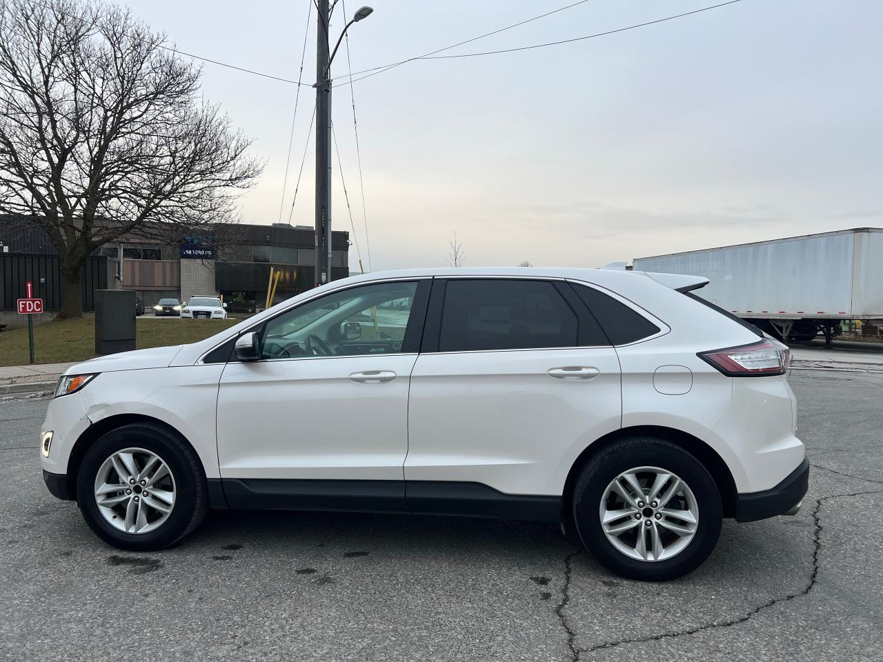 2016 Ford Edge SEL Photo2
