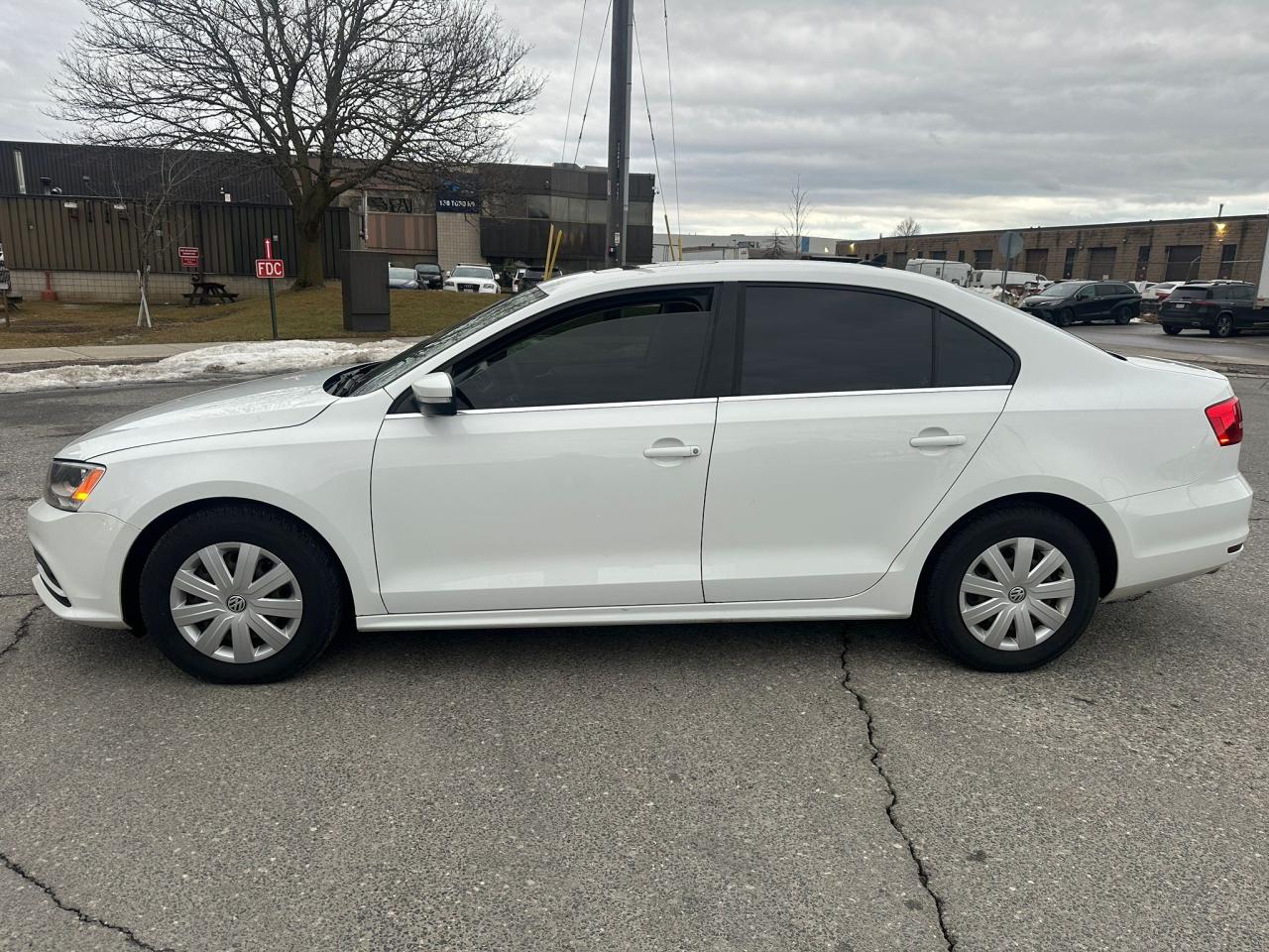 2015 Volkswagen Jetta TRENDLINE+ Photo