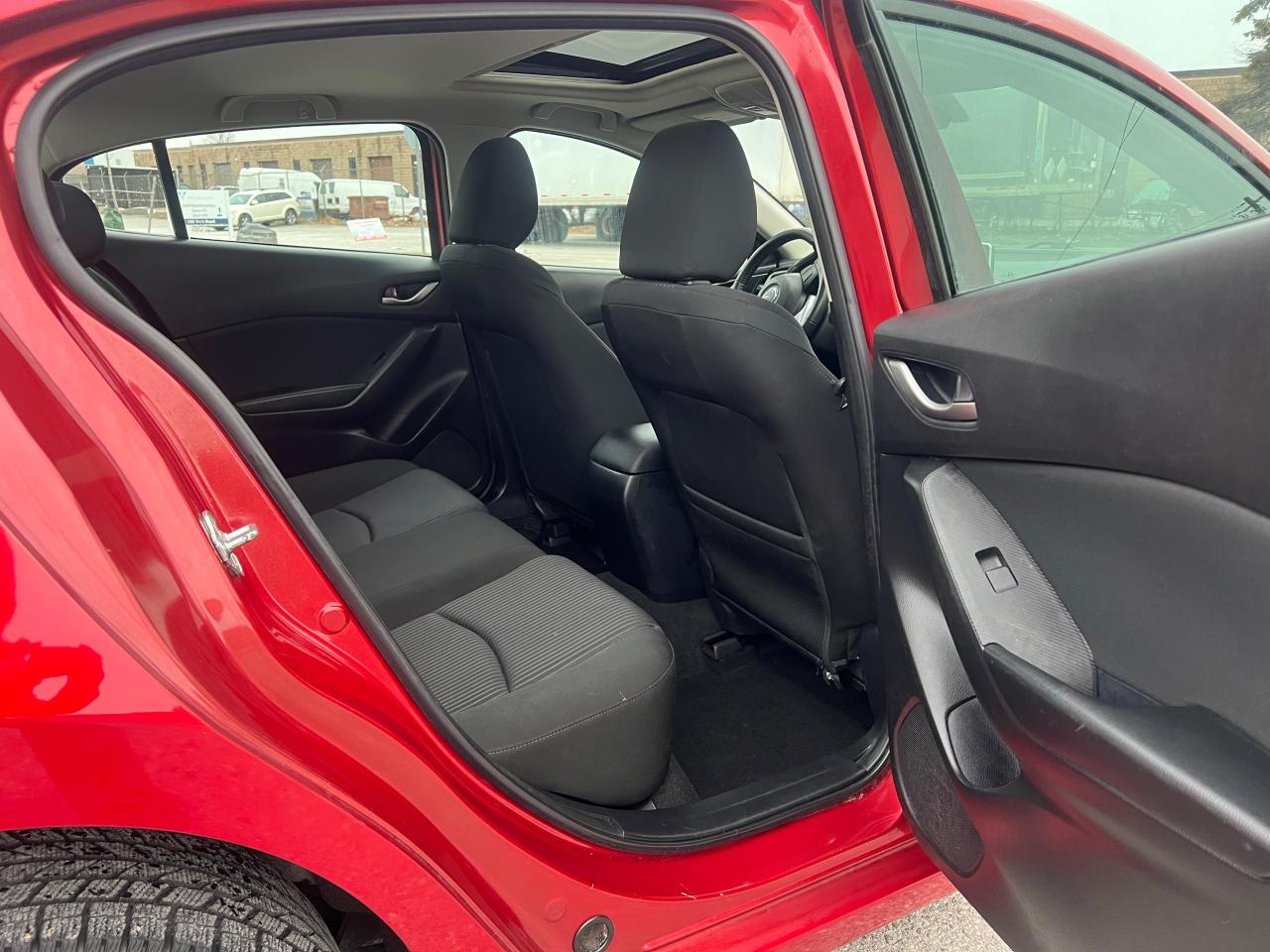 2015 Mazda MAZDA3 GS Photo