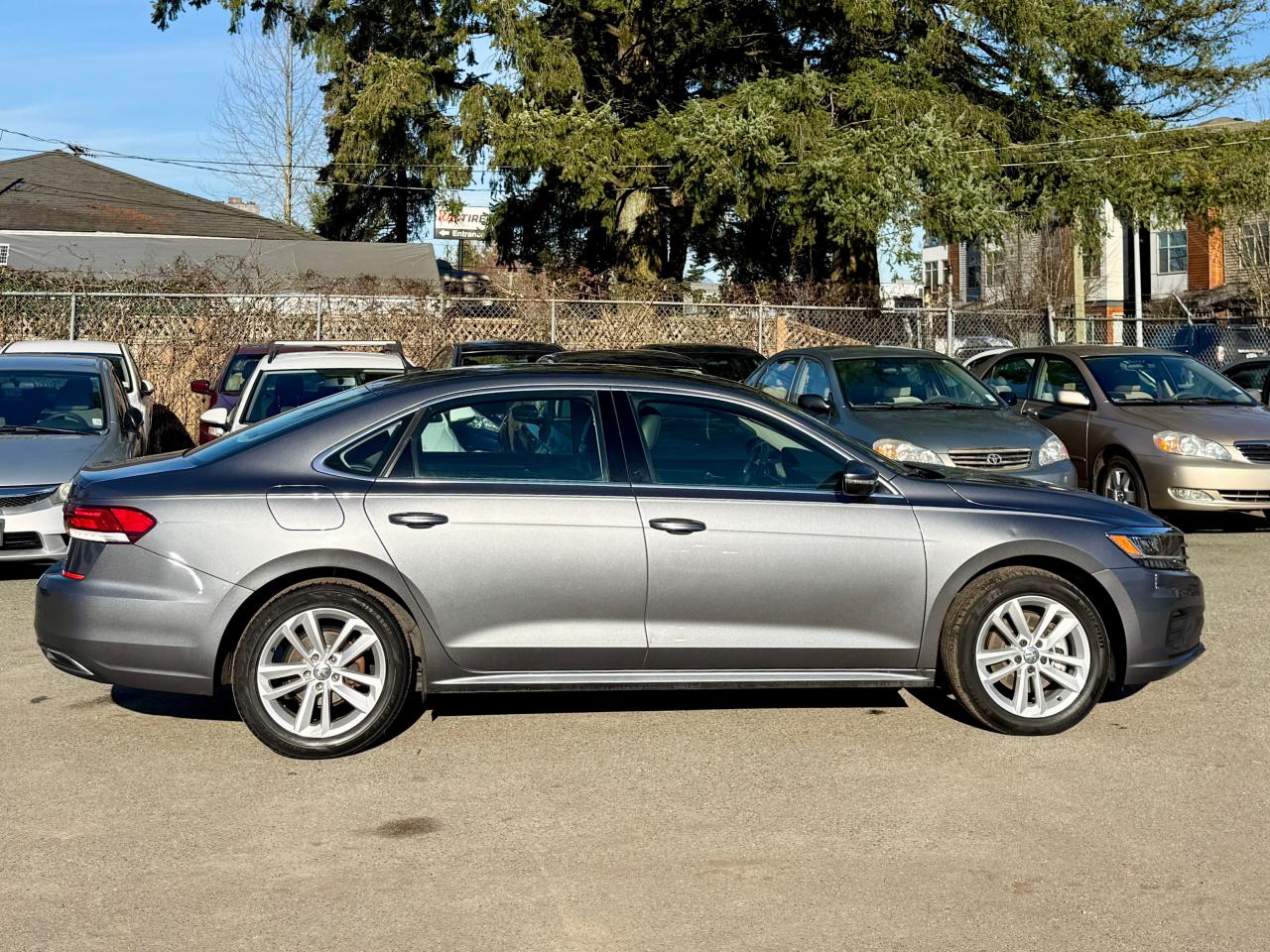 2021 Volkswagen Passat FINANCING AVAILABLE Photo4