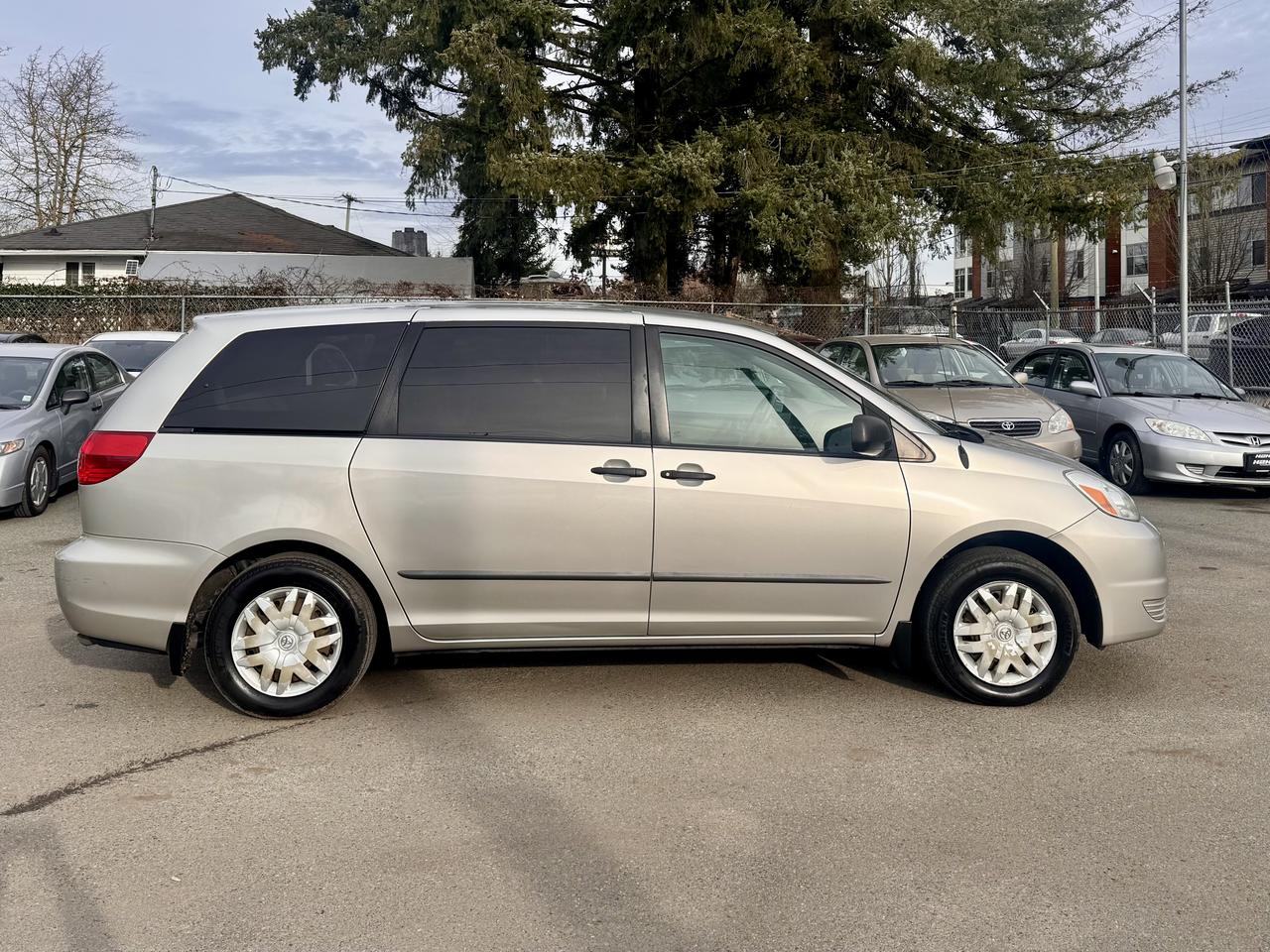 2004 Toyota Sienna FINANCING AVAILABLE Photo4