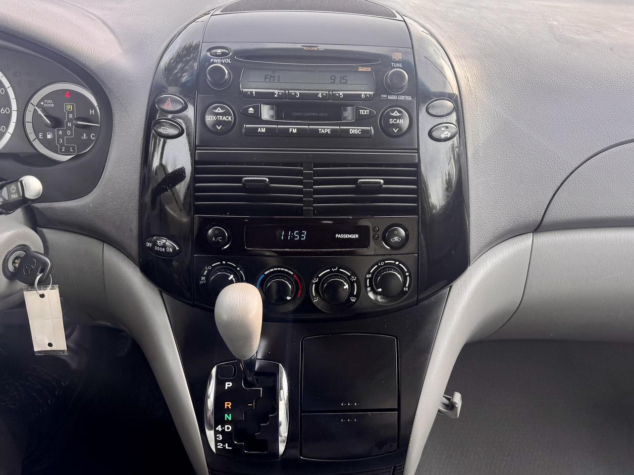 2004 Toyota Sienna FINANCING AVAILABLE Photo12