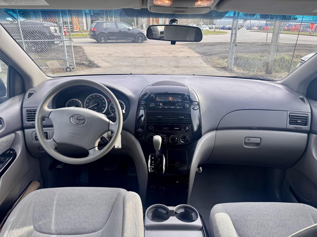 2004 Toyota Sienna FINANCING AVAILABLE Photo10