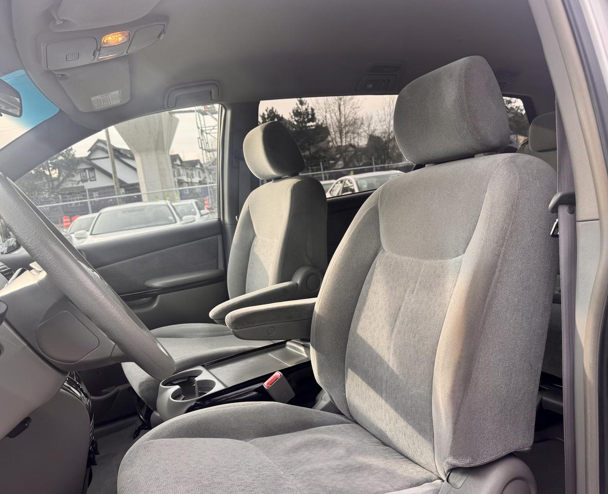 2004 Toyota Sienna FINANCING AVAILABLE Photo9
