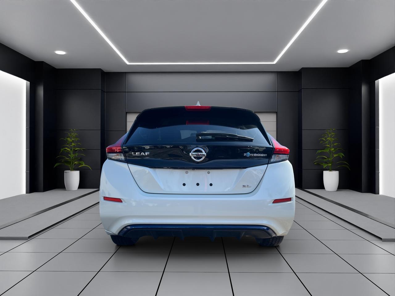 2018 Nissan Leaf SL PKG - Hatchback - Leather - 85,000Kms !! Photo