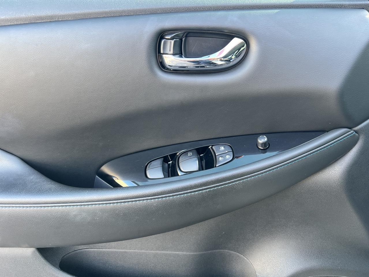 2018 Nissan Leaf SL PKG - Hatchback - Leather - 85,000Kms !! Photo