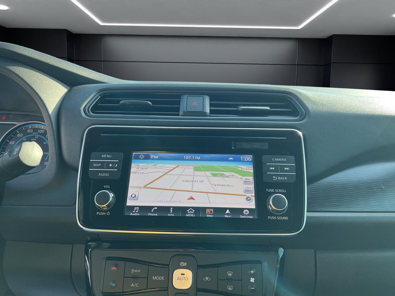 2018 Nissan Leaf SL PKG - Hatchback - Leather - 85,000Kms !! Photo