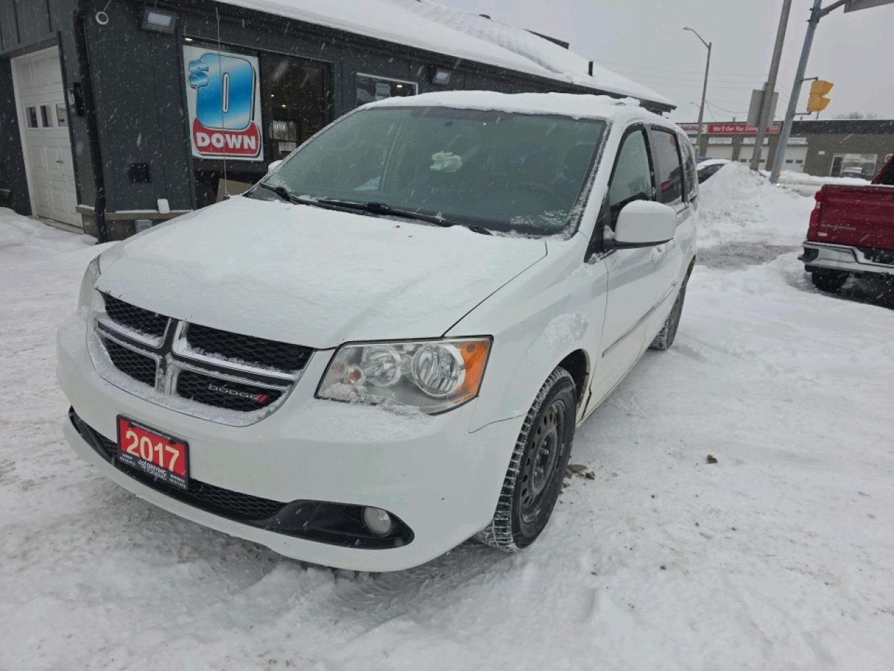 FULLY LOADED WITH 2 SETS OF RIMS AND TIRES, THIS 2017 GRAND CARAVAN IS THE ULTIMATE AFFORDABLE PEOPLE HAULER...IT EVEN HAS THE DVD BUILT RIGHT IN!  MAKE AN APPOINTMENT FOR A TEST DRIVE BEFORE ITS GONE!