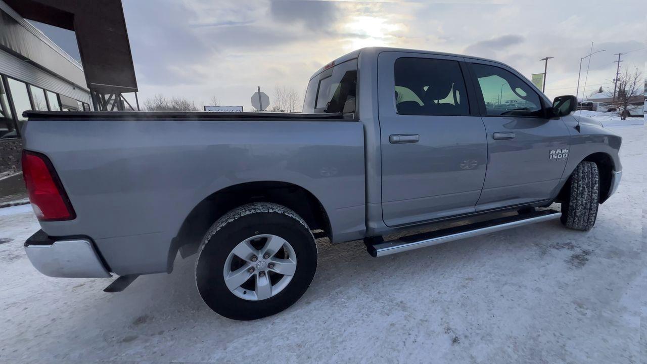 2020 RAM 1500 Classic SLT 4x4, HEATED FRONT SEATS, HEATED STEERING WHEEL, CRUISE CONTROL, BACK UP CAM, RUNNING BOARDS!! Photo