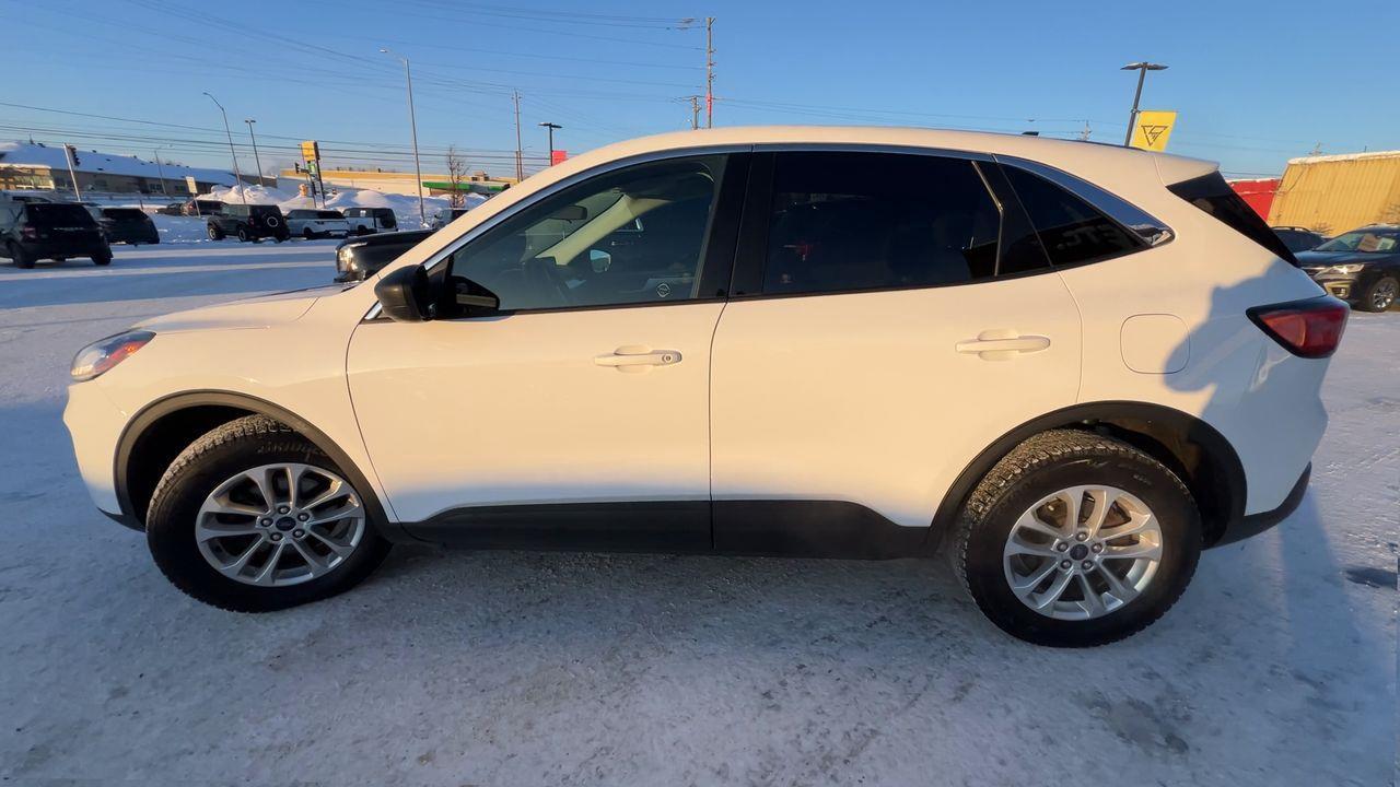 2022 Ford Escape AWD, HEATED SEATS, CRUISE CONTROL, BACK UP CAM, SIRIUS XM!! Photo