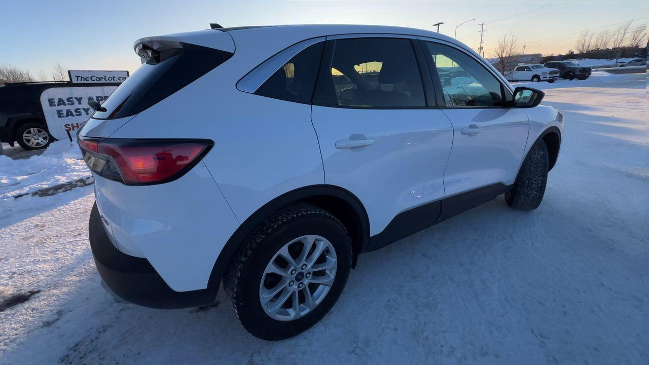 2022 Ford Escape AWD, HEATED SEATS, CRUISE CONTROL, BACK UP CAM, SIRIUS XM!! Photo