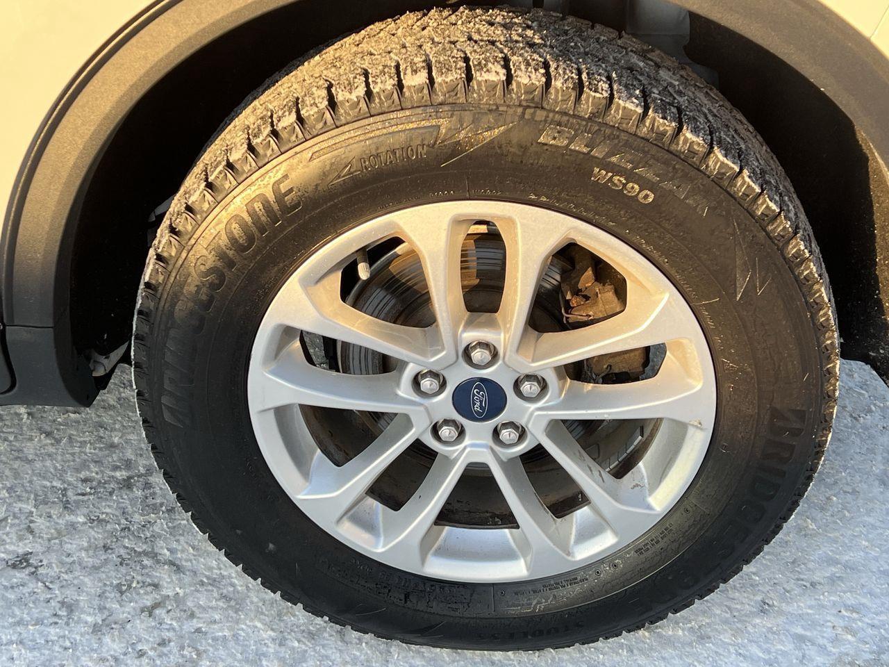 2022 Ford Escape AWD, HEATED SEATS, CRUISE CONTROL, BACK UP CAM, SIRIUS XM!! Photo