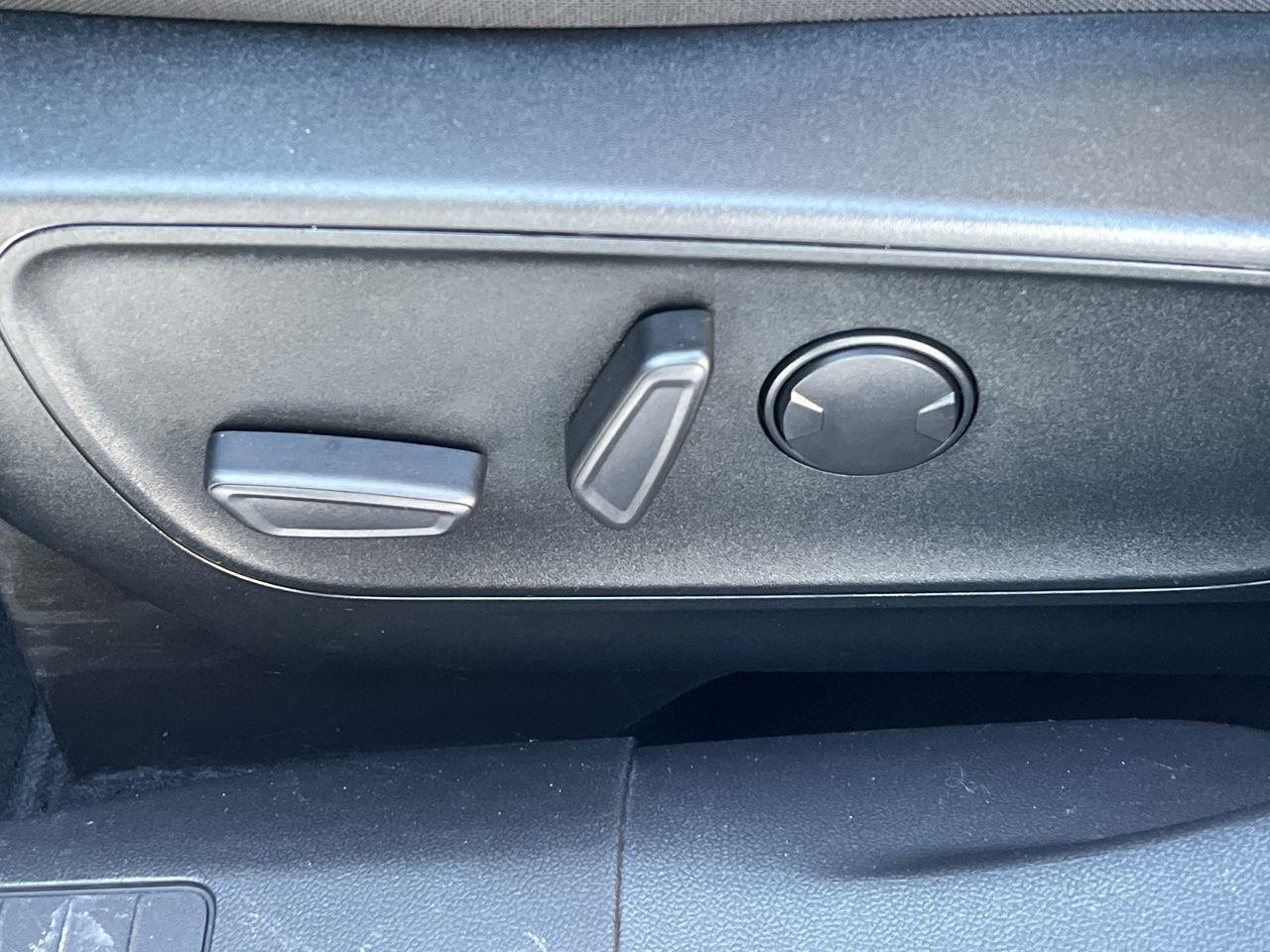 2022 Ford Escape AWD, HEATED SEATS, CRUISE CONTROL, BACK UP CAM, SIRIUS XM!! Photo