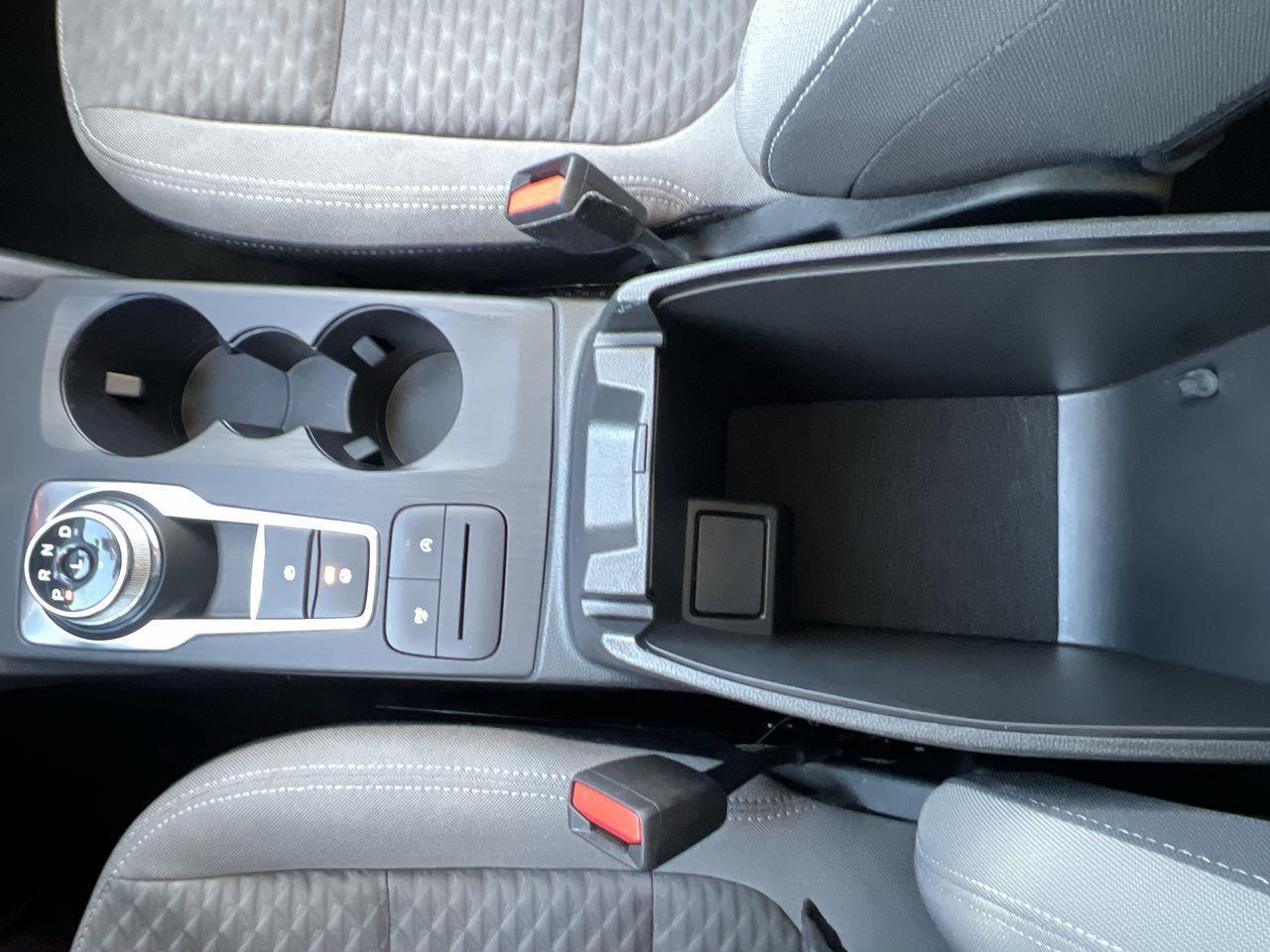 2022 Ford Escape AWD, HEATED SEATS, CRUISE CONTROL, BACK UP CAM, SIRIUS XM!! Photo