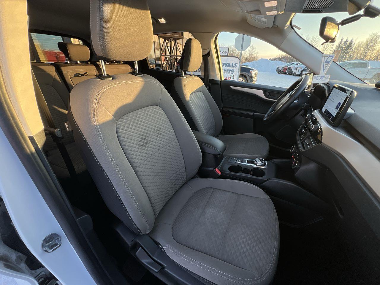 2022 Ford Escape AWD, HEATED SEATS, CRUISE CONTROL, BACK UP CAM, SIRIUS XM!! Photo