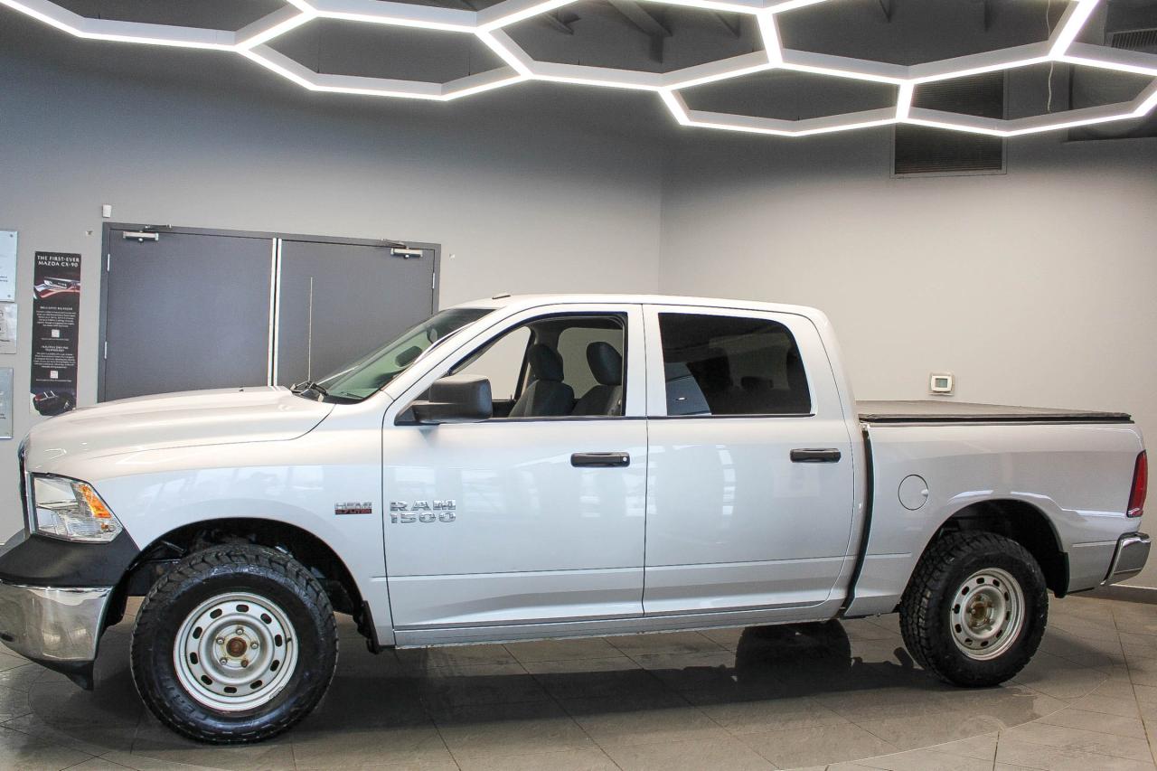 2017 RAM 1500 LOW KMS - TONNEAU COVER - CLOTH UPHOLSTERY - CLEAN CARFAX Photo