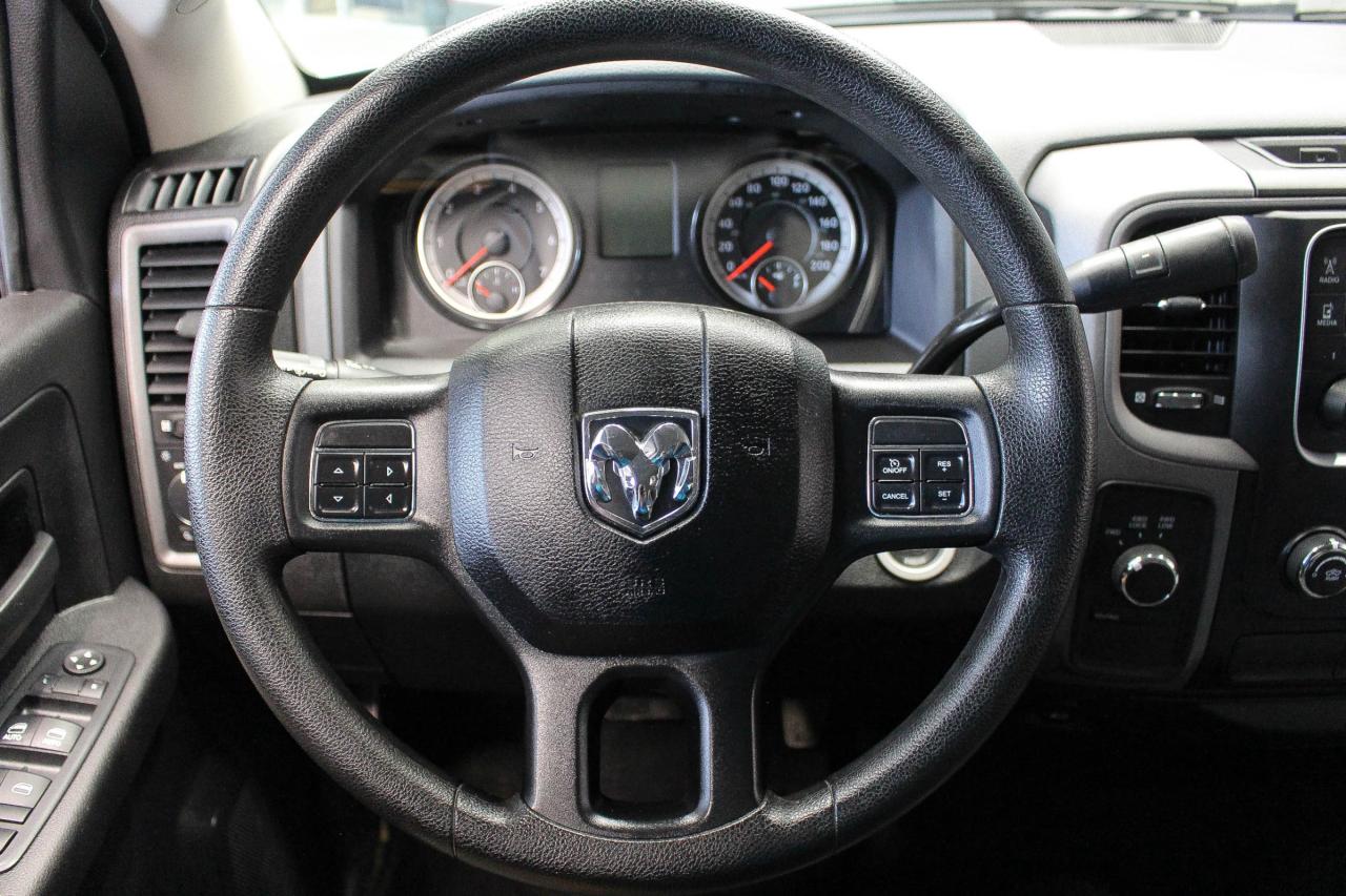 2017 RAM 1500 LOW KMS - TONNEAU COVER - CLOTH UPHOLSTERY - CLEAN CARFAX Photo